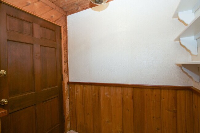 Building Photo - Retro Ranch only minutes from downtown Sou...