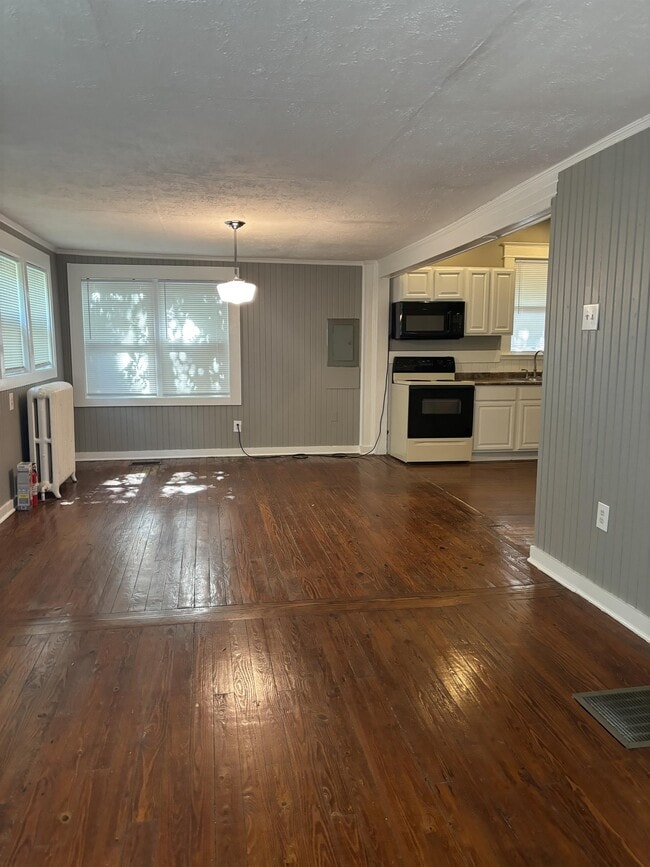 Building Photo - 2055 Evelyn Ave
