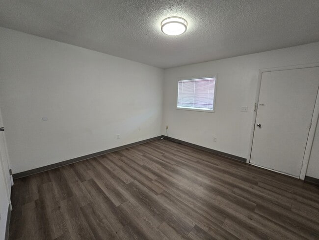 Building Photo - 701 E Pennington St