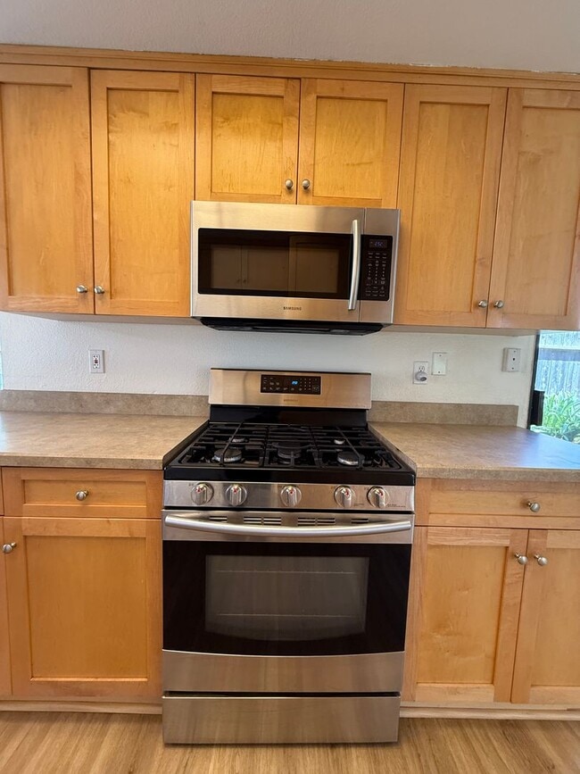 Building Photo - Located in Bauer Estates Near The Country ...