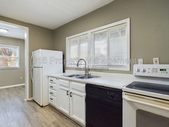 Building Photo - 5912 Paseo Blvd