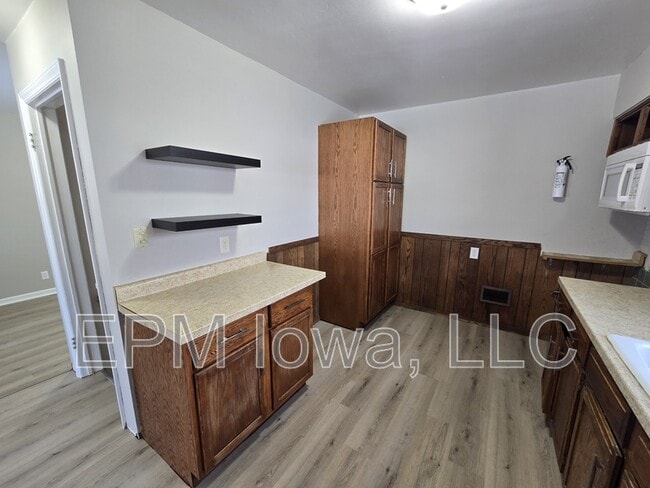 Building Photo - 1147 Bourland Ave