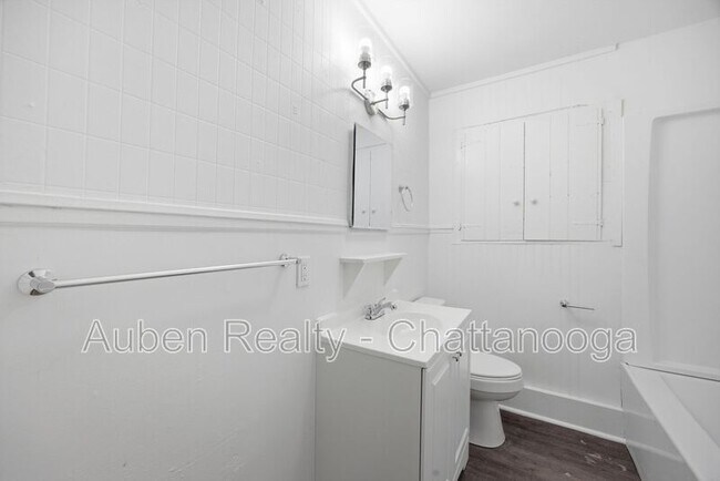 Building Photo - 3826 Kingwood Cir