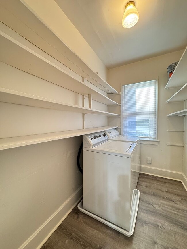 Building Photo - Price drop on this Old Town Fort Collins Gem!