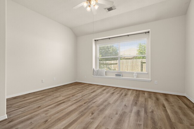 Building Photo - 2302 Oakleaf Hills Cir