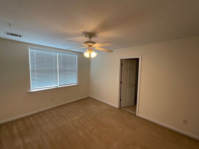 Building Photo - ****Rent Special***** 50% off the first re...