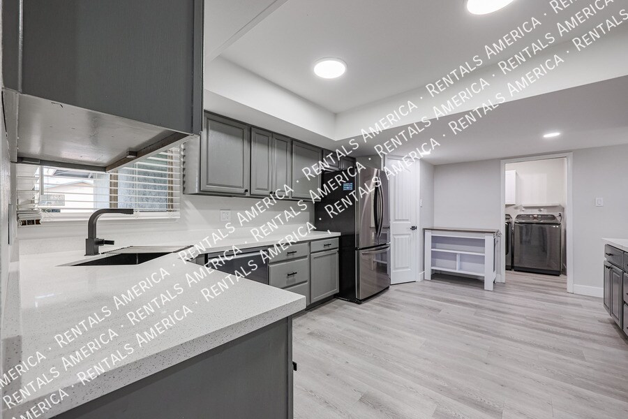 Building Photo - 5205 W Caribbean Ln