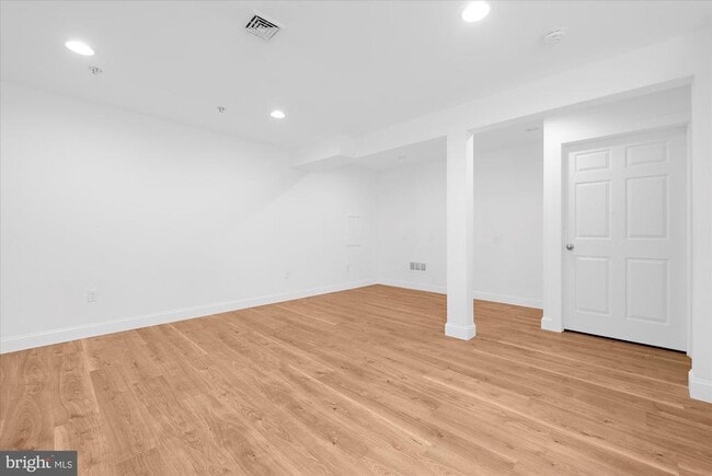 Building Photo - 105 N Yeingst Dr