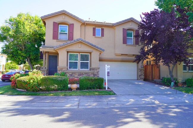 Primary Photo - Beautiful 4 bed/ 3.5 bath in Natomas!