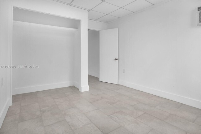 Building Photo - 6339 SW 32nd St