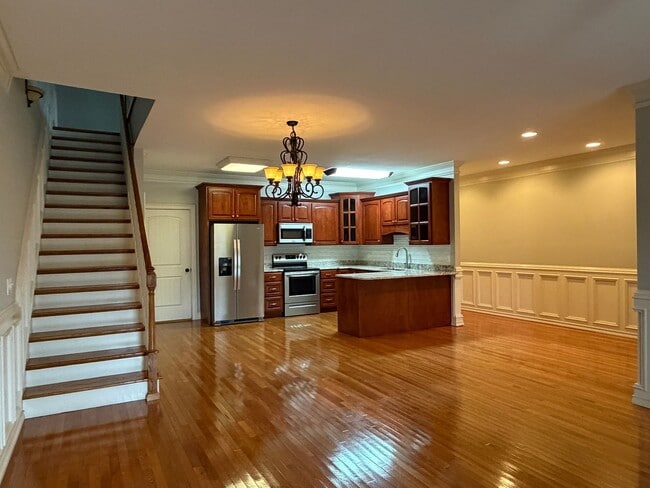 Building Photo - Move-in special. Main-Level Living End-Unit Townhome