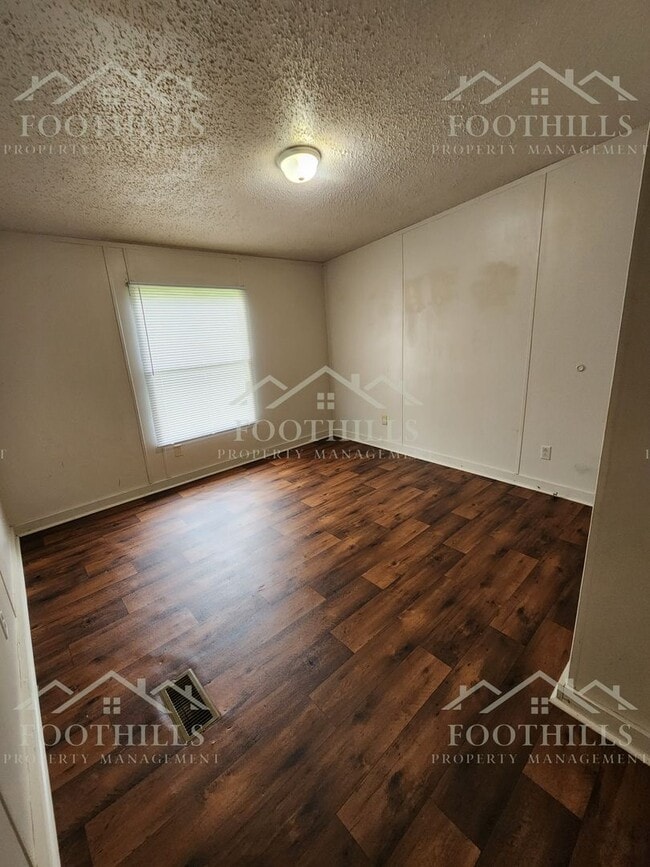 Building Photo - Country Comfort on Half an Acre – 3BR/2BA ...