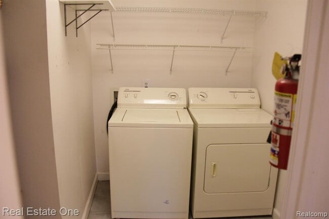 Building Photo - 21960 Indian Creek Dr