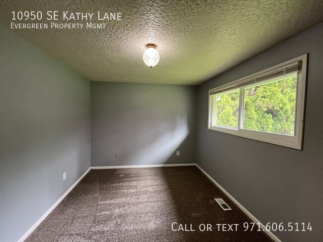 Building Photo - 10950 SE Kathy Ln