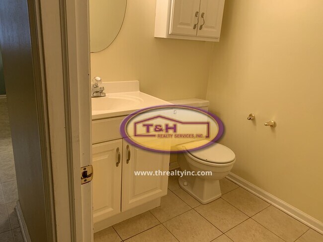 Building Photo - Spacious Home in Perry Township!