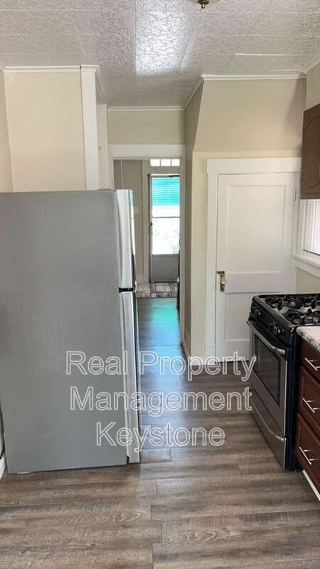 Building Photo - 33 Merritt Ave