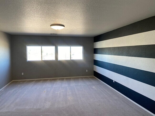 Building Photo - 1330 E Pedro Rd