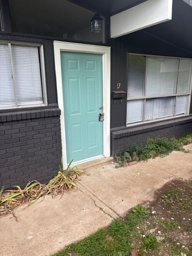 Building Photo - 428 Sierra Madre Dr