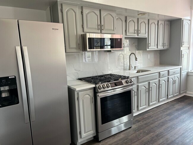 Building Photo - 110 67th St