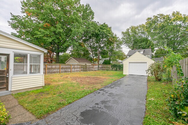 Building Photo - 306 Winona Blvd