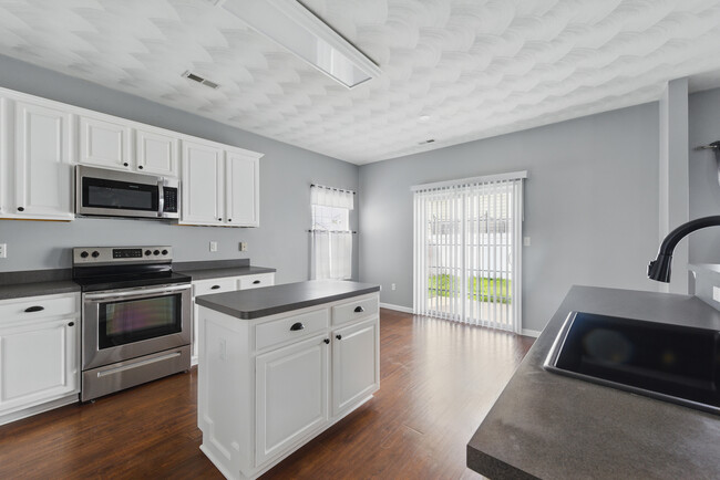 Building Photo - 1023 Snead Dr