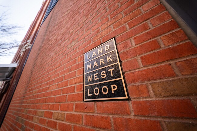 Building Photo - 1035 W Van Buren St