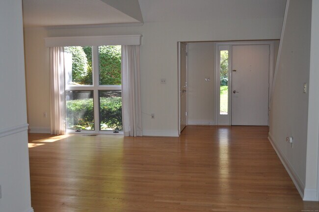 Building Photo - 59 Byron Dr