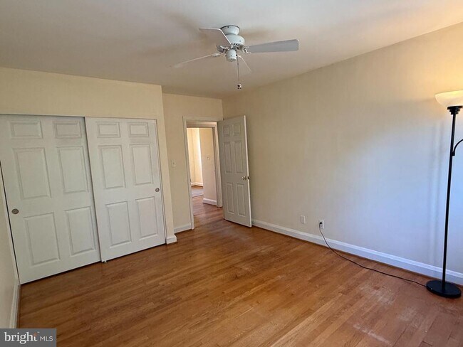 Building Photo - 1049 Winsford Rd