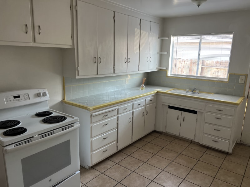 Building Photo - 2700 Whitcomb Way