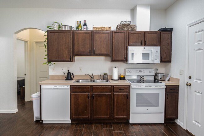 Building Photo - Rental Near Downtown Lakeland!!