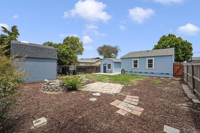 Building Photo - 586 Del Mar Ave
