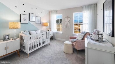 Building Photo - 215 Red Leaf Ln