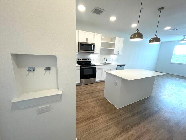 Building Photo - 1101 Abbeyglen Castle Dr