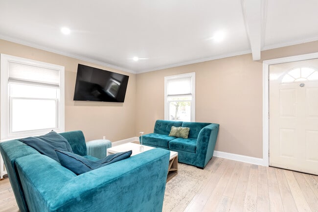 Building Photo - 98 Ethel St