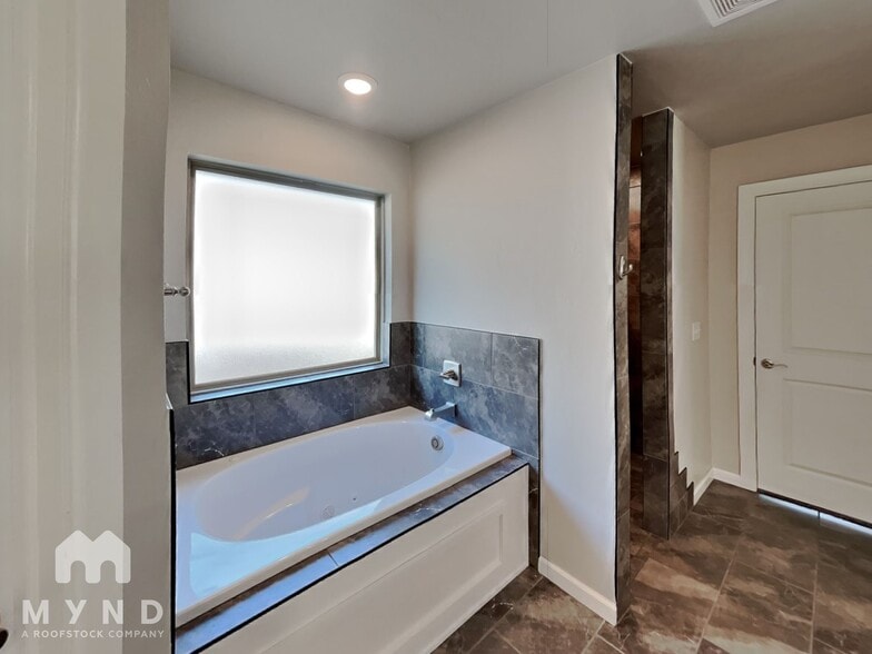 Building Photo - 5400 Riverrun Ct