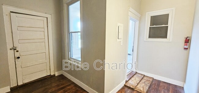 Building Photo - 303 Broad St W