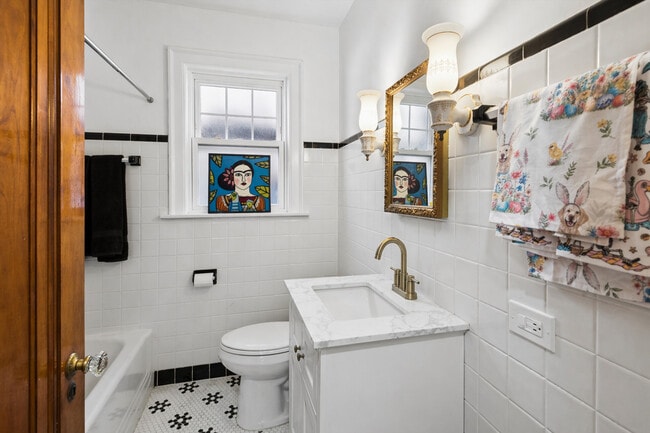 Building Photo - 5266 N La Crosse Ave