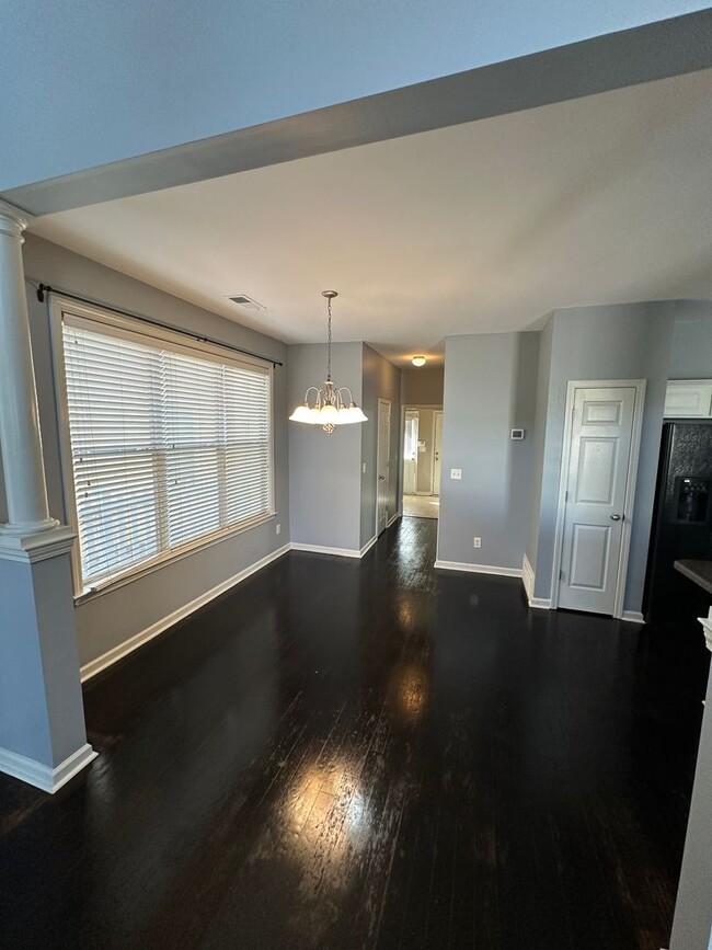 Building Photo - Move In Ready! Newly Refinished Floors! Upgraded Fixtures!