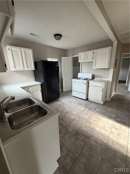 Building Photo - 214 Rowland St