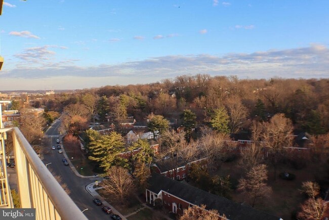 Building Photo - 1225 Martha Custis Dr