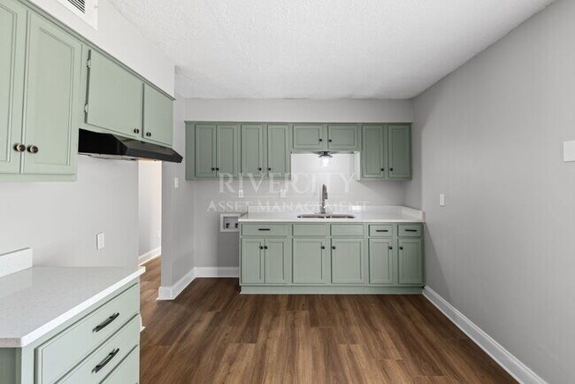 Building Photo - SECTION 8 WELCOMED!!!! A NEWLY RENOVATED BEAUTY !!!!