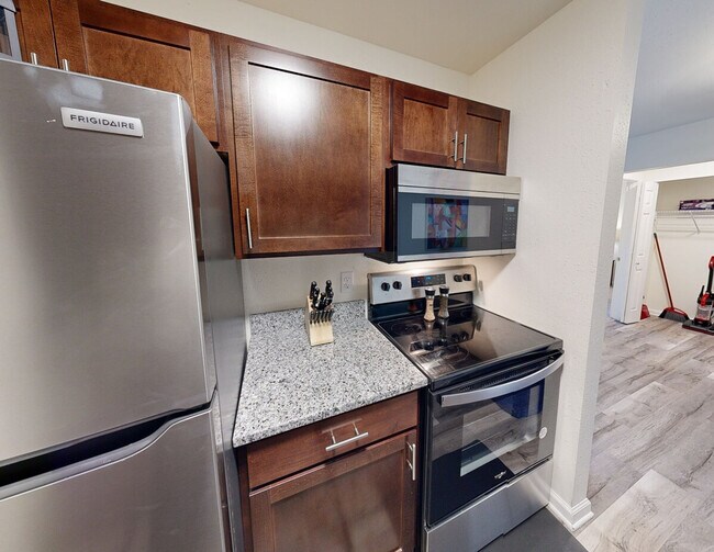 Building Photo - 1639 Green Forest Run