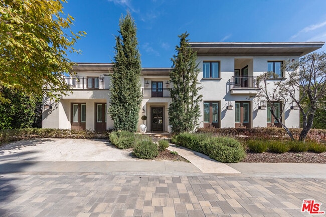 Building Photo - 618 N Beverly Dr