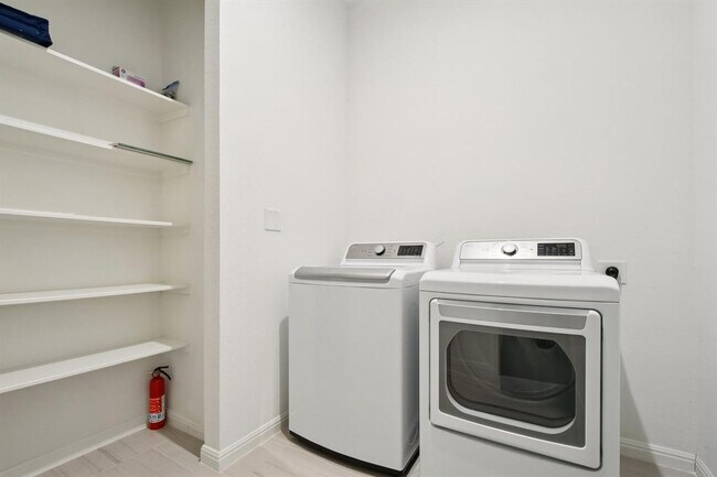 Building Photo - 4521 Lucabella Ln