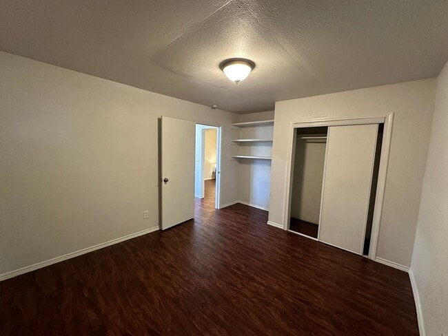 Building Photo - 2-BEDROOM *ALL UTILITIES INCLUDED*