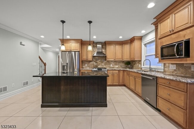 Building Photo - 64 Kent Pl Blvd