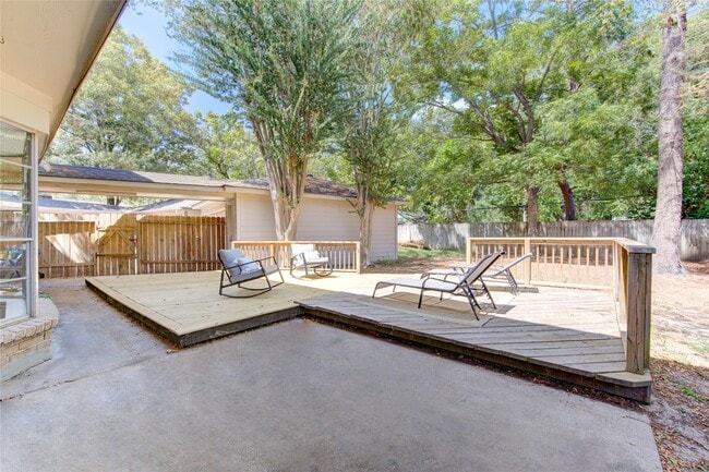 Building Photo - 17206 Seven Pines Dr