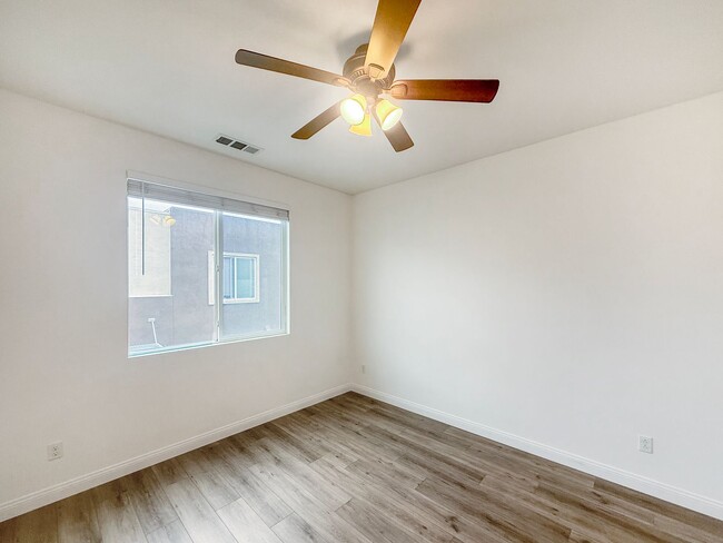 Building Photo - Great 2B/2.5BA Townhome in Escondido!