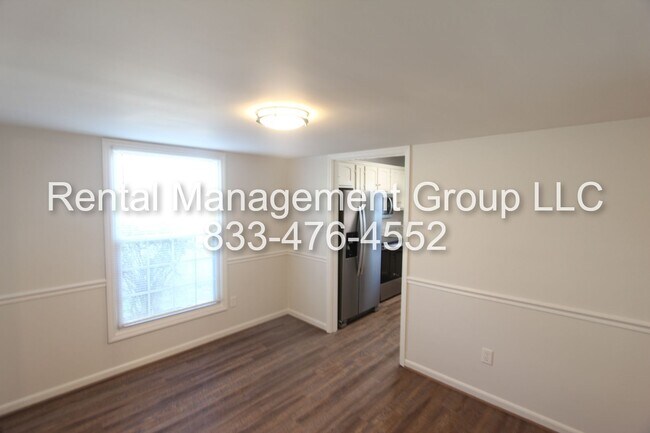 Building Photo - Newly Updated 3BR 2.5BA Townhome in Most C...