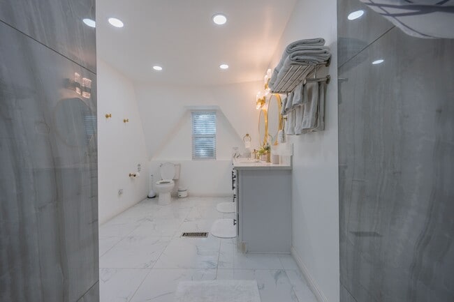 Building Photo - 28205 Meadow Oak Ln